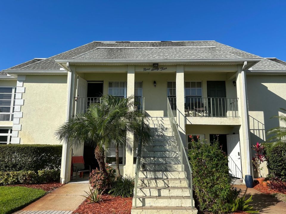 For Sale: $299,000 (2 beds, 2 baths, 1056 Square Feet)