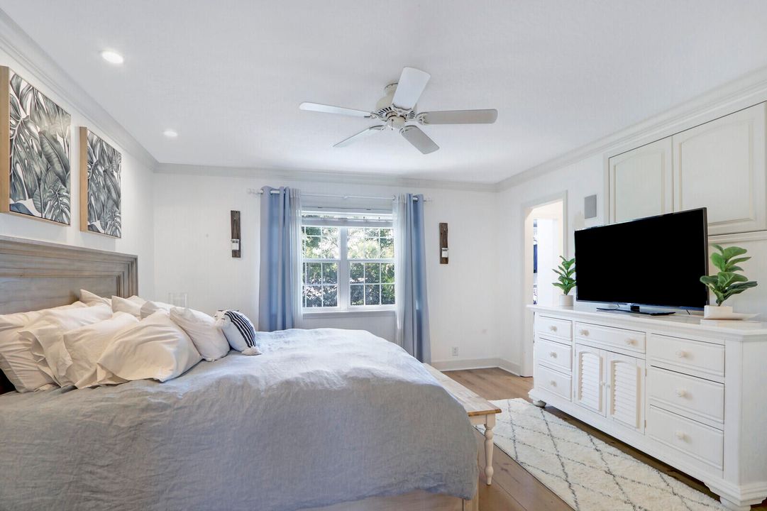 For Sale: $850,000 (3 beds, 2 baths, 2220 Square Feet)