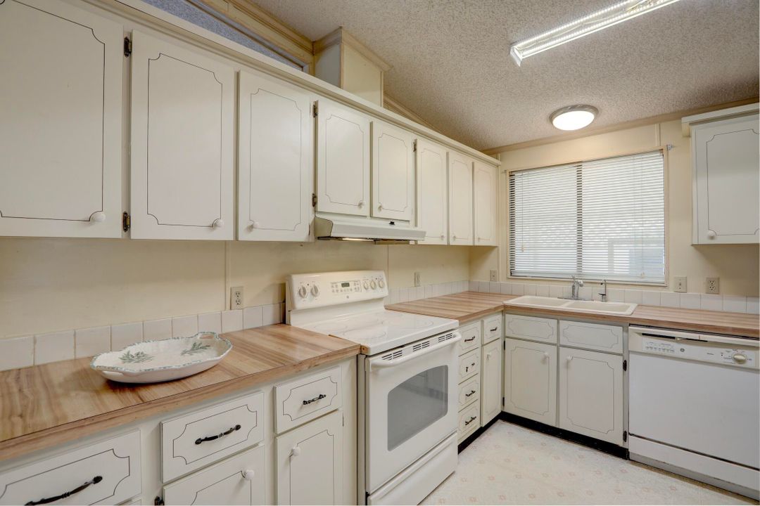 For Sale: $159,000 (2 beds, 2 baths, 1270 Square Feet)