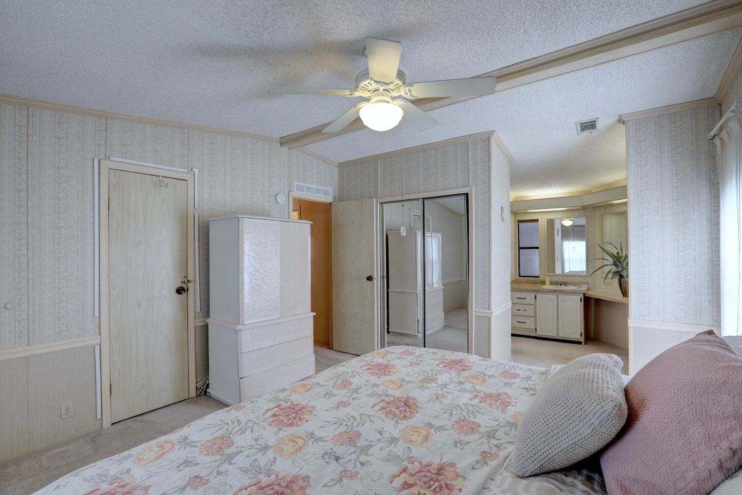 For Sale: $159,000 (2 beds, 2 baths, 1270 Square Feet)