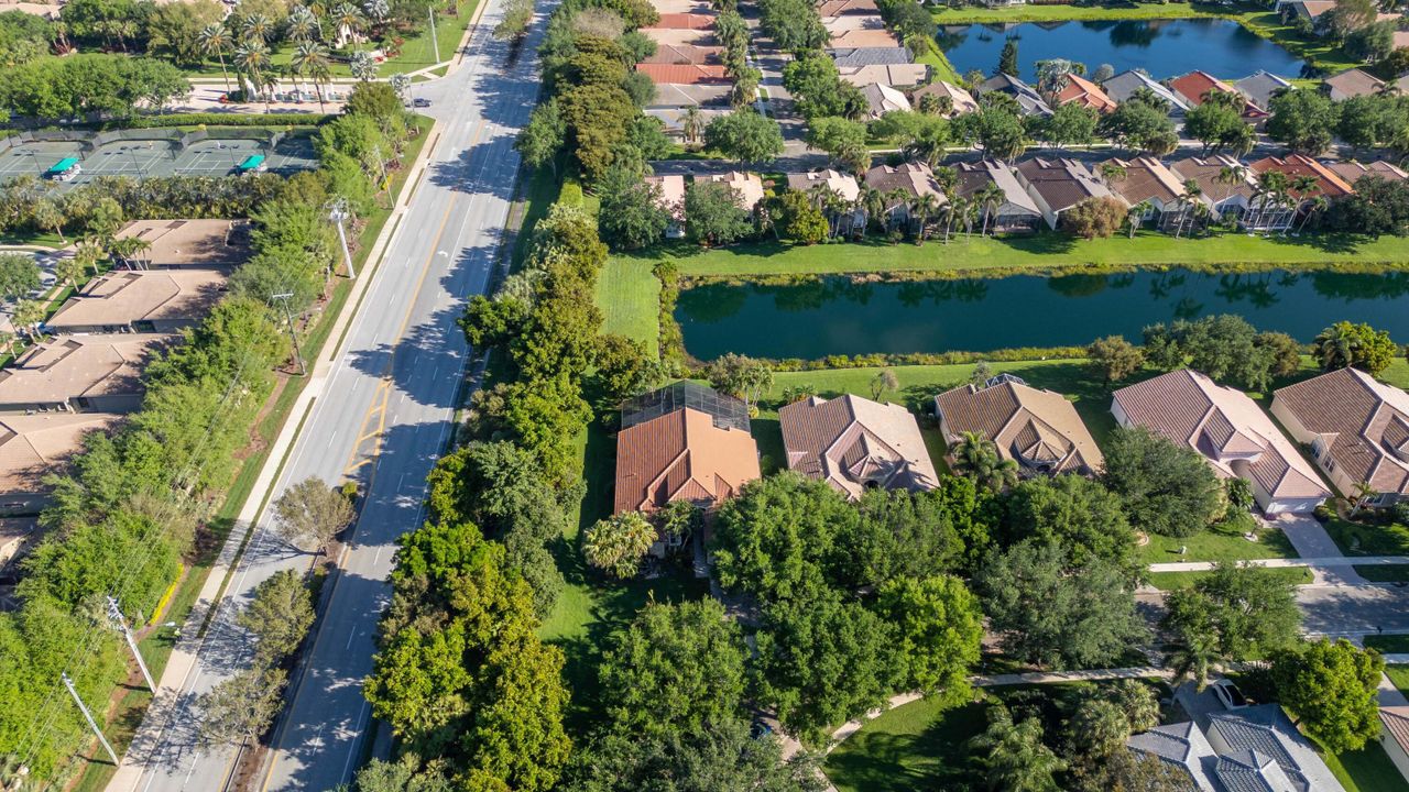 Active With Contract: $699,999 (4 beds, 2 baths, 2618 Square Feet)