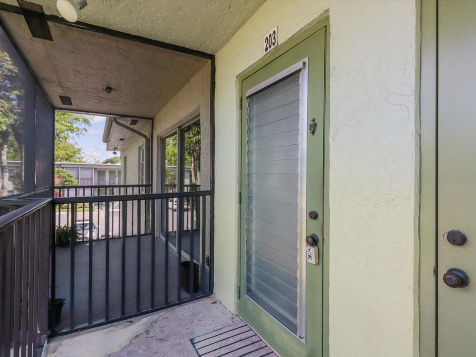 For Sale: $140,000 (2 beds, 2 baths, 850 Square Feet)
