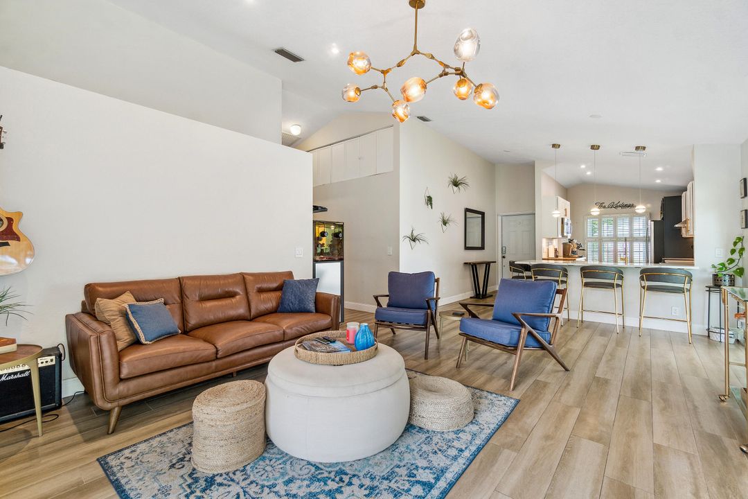 Active With Contract: $499,800 (2 beds, 2 baths, 1174 Square Feet)