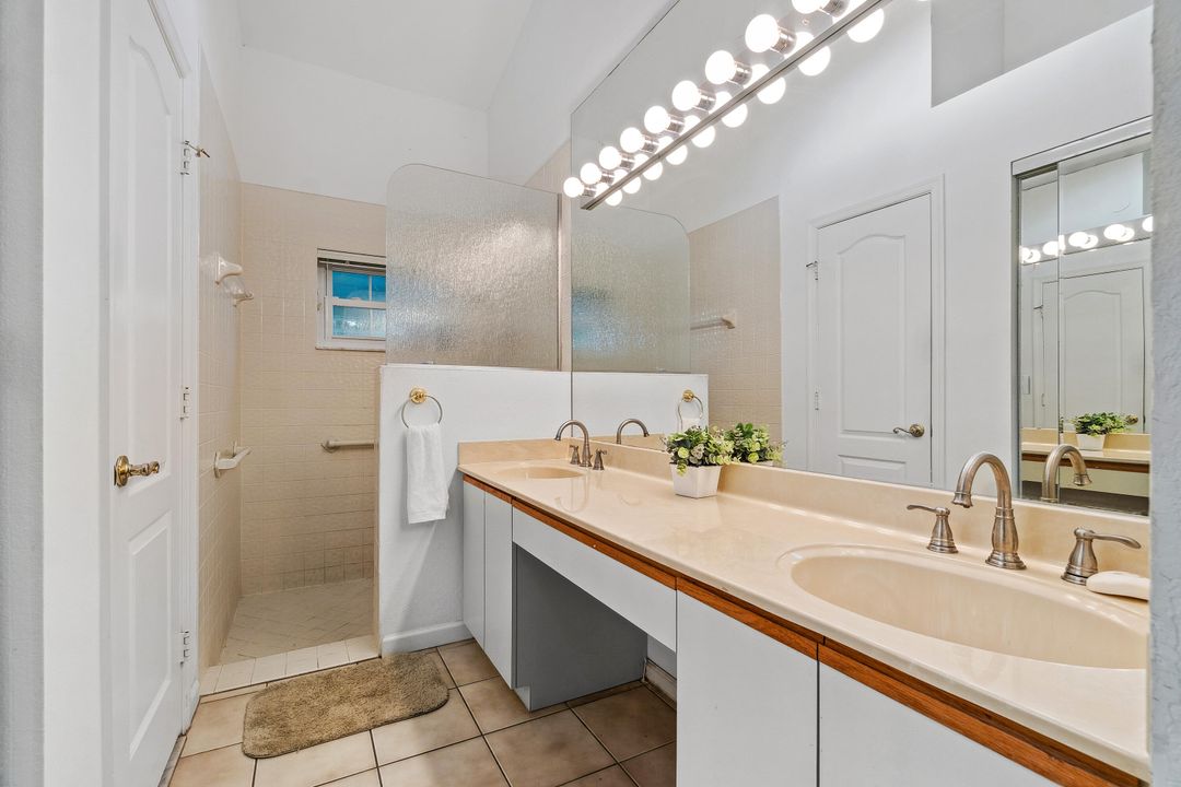Active With Contract: $499,800 (2 beds, 2 baths, 1174 Square Feet)