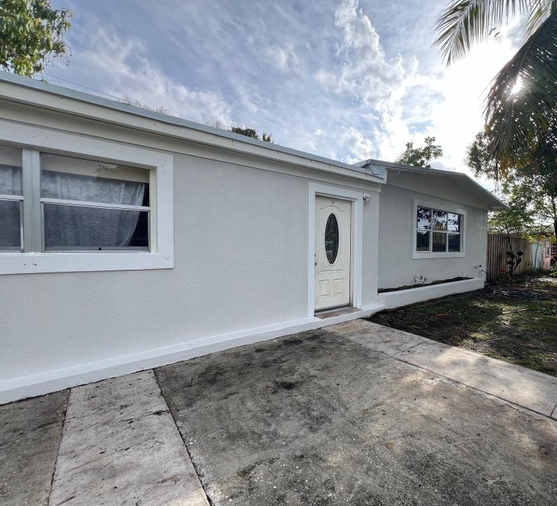 Recently Sold: $420,000 (3 beds, 1 baths, 828 Square Feet)