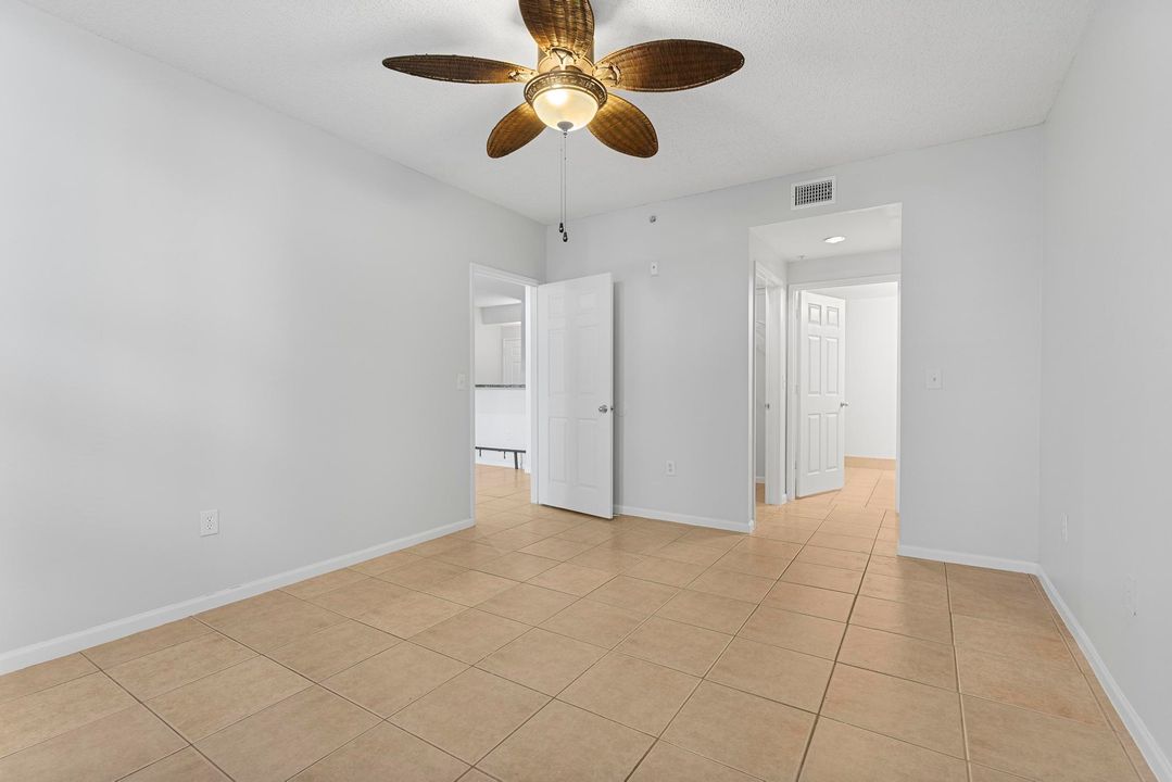 Active With Contract: $450,000 (2 beds, 2 baths, 1120 Square Feet)
