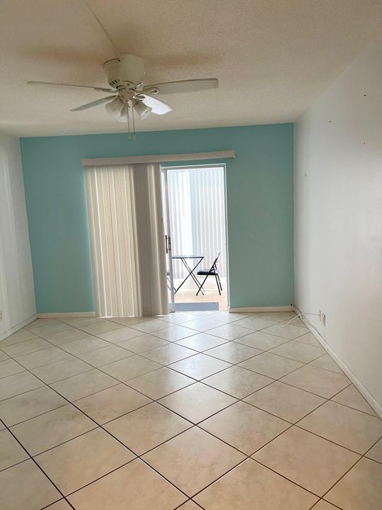 For Sale: $200,000 (1 beds, 1 baths, 837 Square Feet)