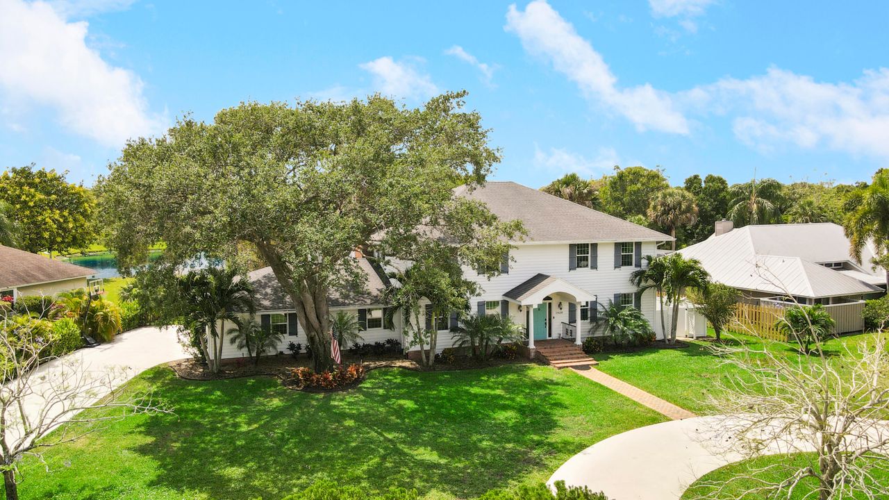 For Sale: $1,595,000 (4 beds, 3 baths, 4290 Square Feet)