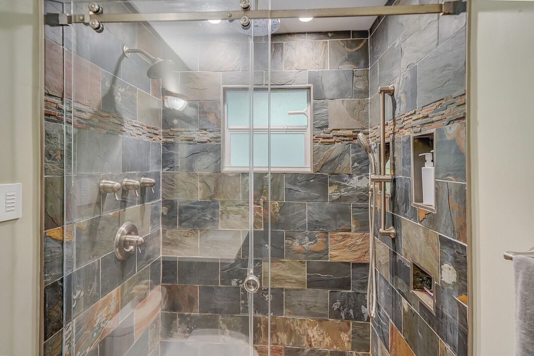 待售: $700,000 (3 贝兹, 2 浴室, 1263 平方英尺)