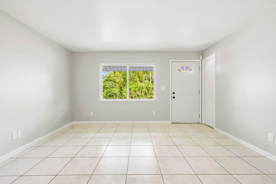 For Sale: $320,000 (3 beds, 2 baths, 1305 Square Feet)