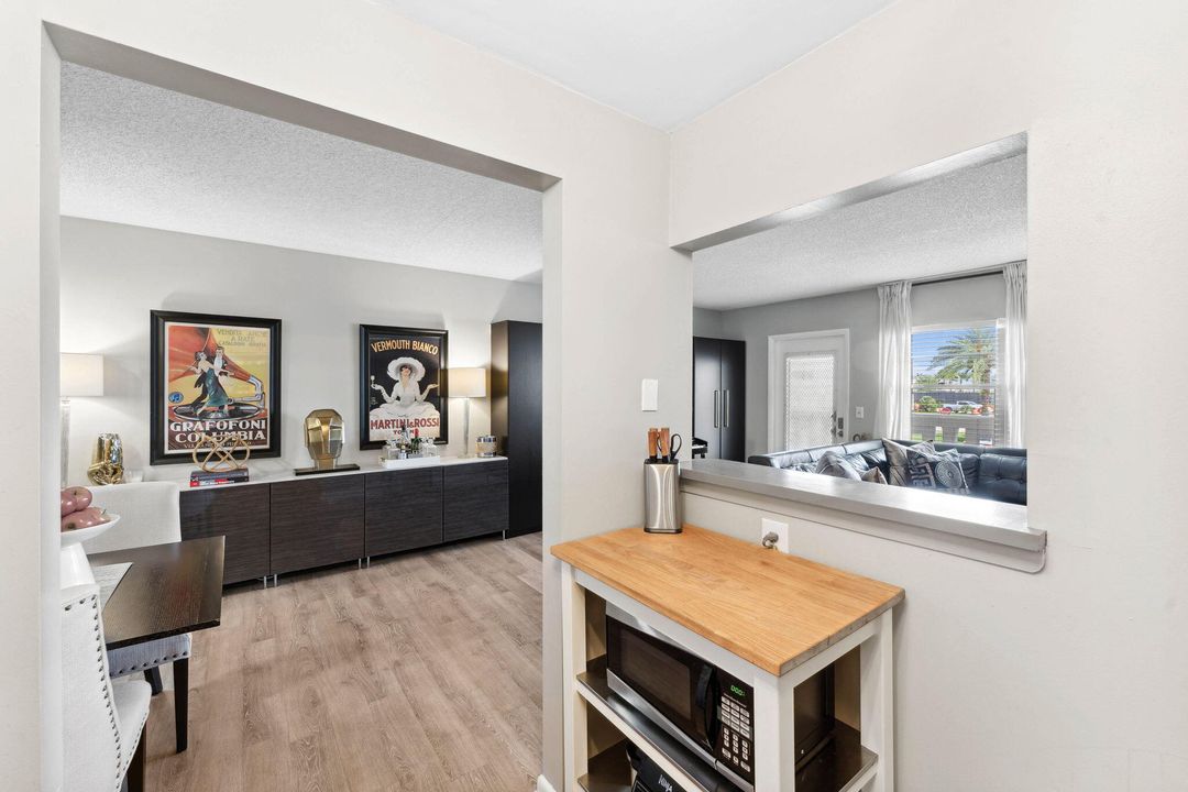 Active With Contract: $135,000 (1 beds, 1 baths, 720 Square Feet)