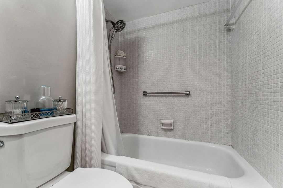 Active With Contract: $135,000 (1 beds, 1 baths, 720 Square Feet)