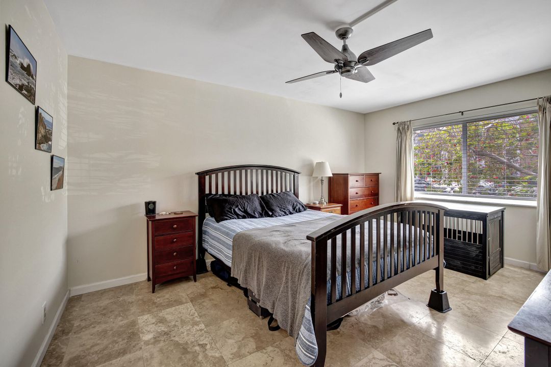 For Sale: $330,000 (2 beds, 2 baths, 912 Square Feet)