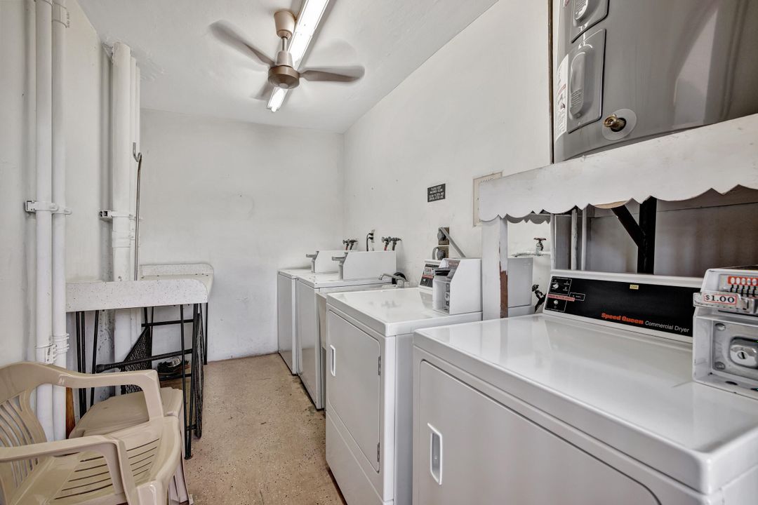 For Sale: $330,000 (2 beds, 2 baths, 912 Square Feet)