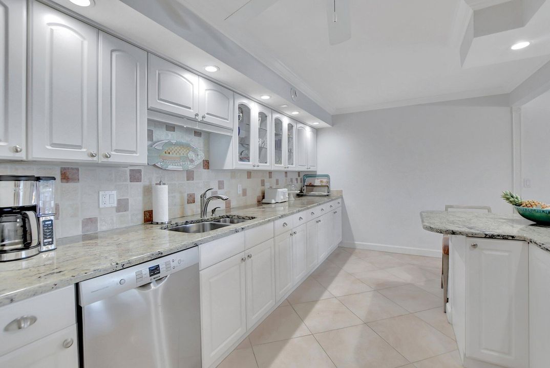 For Sale: $649,000 (2 beds, 2 baths, 1482 Square Feet)