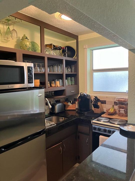 For Sale: $76,300 (1 beds, 1 baths, 488 Square Feet)