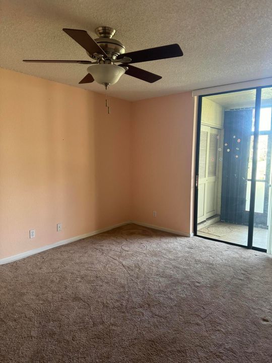 Active With Contract: $1,700 (1 beds, 1 baths, 718 Square Feet)