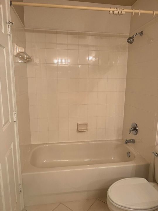 Active With Contract: $1,700 (1 beds, 1 baths, 718 Square Feet)