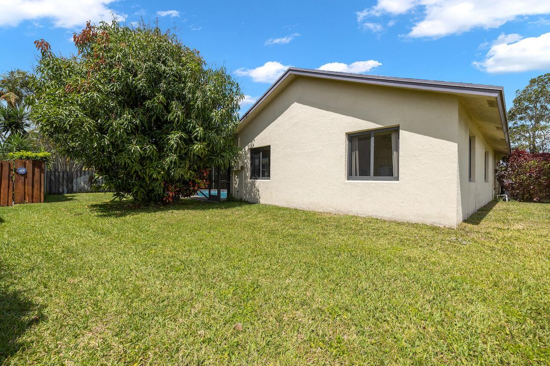 Active With Contract: $549,500 (3 beds, 2 baths, 1591 Square Feet)