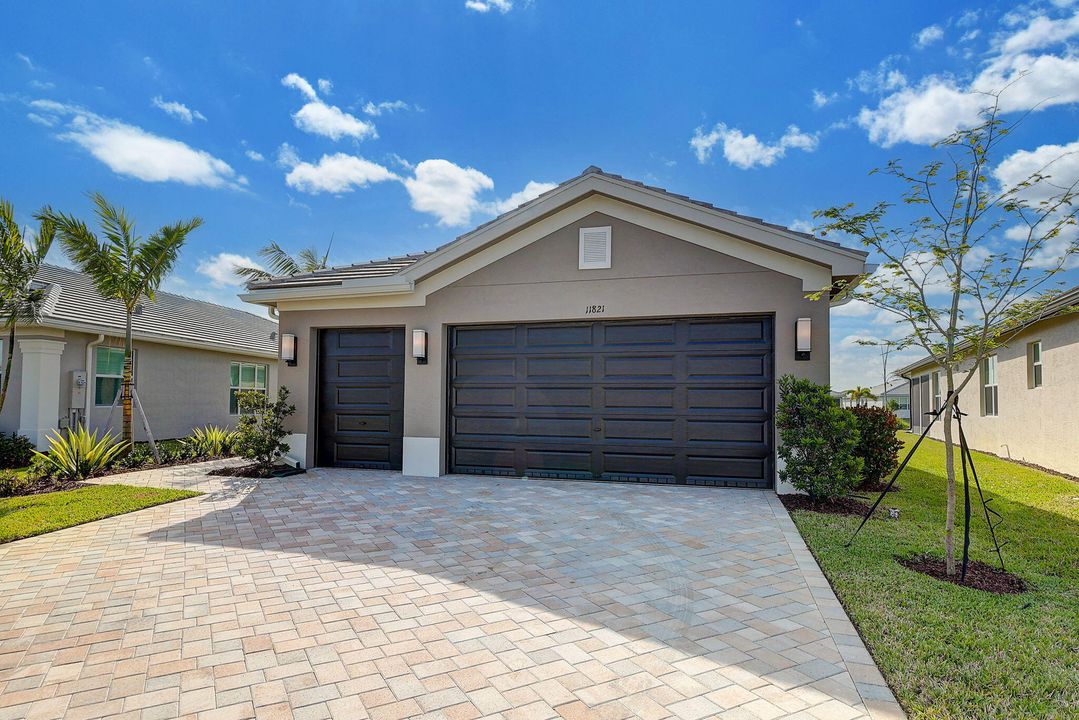 For Sale: $809,000 (3 beds, 2 baths, 2157 Square Feet)