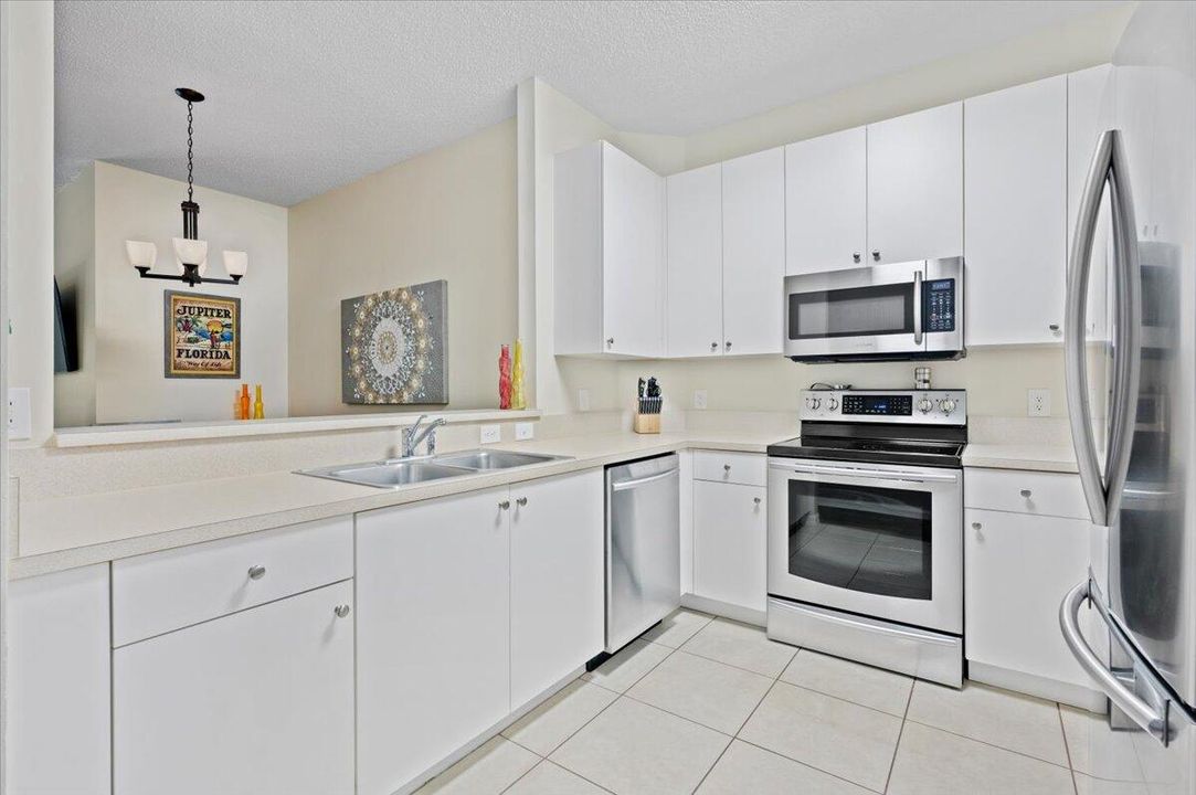 Active With Contract: $349,000 (3 beds, 2 baths, 1128 Square Feet)