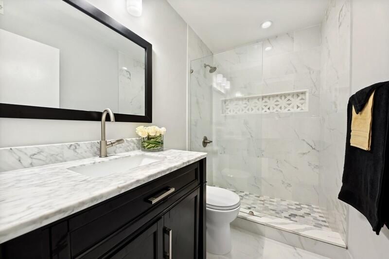 Active With Contract: $2,395 (2 beds, 2 baths, 978 Square Feet)