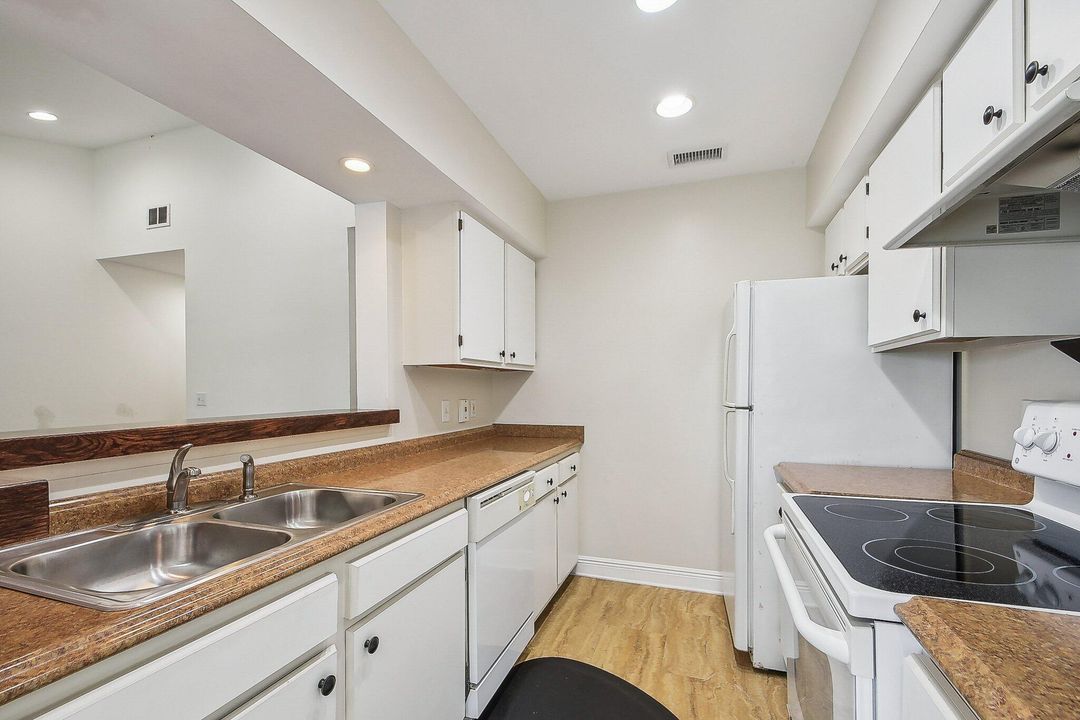 Active With Contract: $195,000 (1 beds, 1 baths, 768 Square Feet)