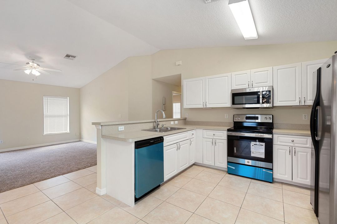 Active With Contract: $280,000 (2 beds, 2 baths, 1181 Square Feet)