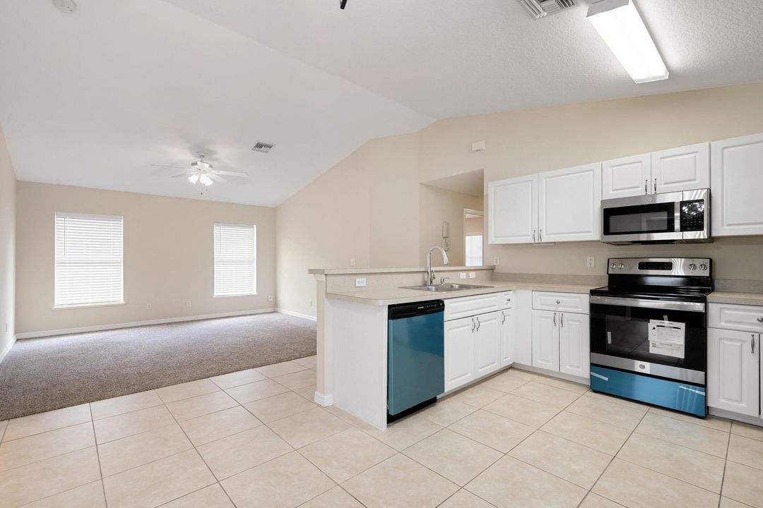 Active With Contract: $280,000 (2 beds, 2 baths, 1181 Square Feet)