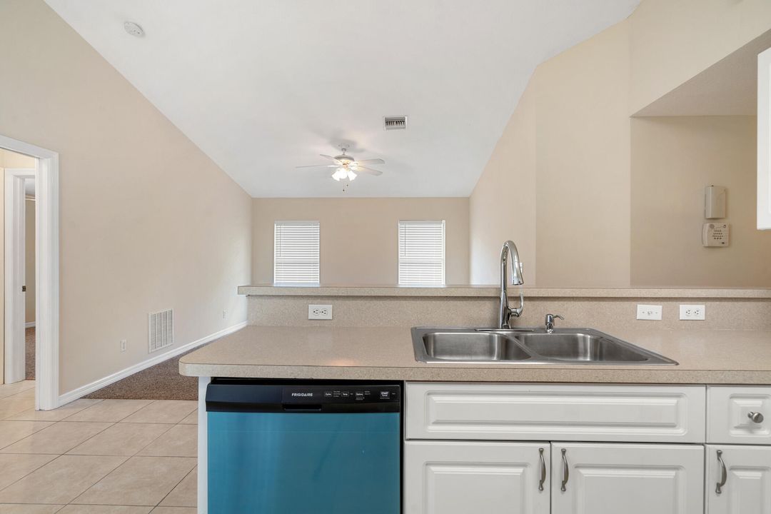 Active With Contract: $280,000 (2 beds, 2 baths, 1181 Square Feet)