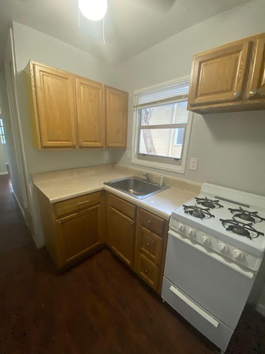 For Rent: $1,600 (2 beds, 1 baths, 616 Square Feet)