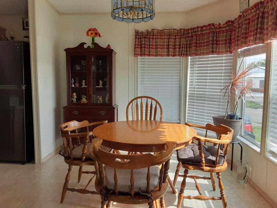 Active With Contract: $69,900 (2 beds, 2 baths, 1392 Square Feet)