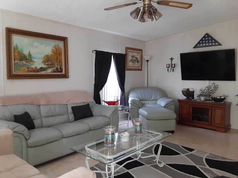 Active With Contract: $69,900 (2 beds, 2 baths, 1392 Square Feet)