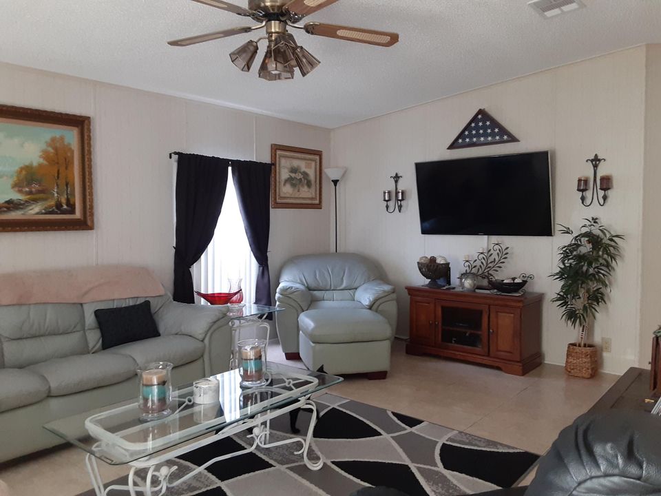 Active With Contract: $69,900 (2 beds, 2 baths, 1392 Square Feet)