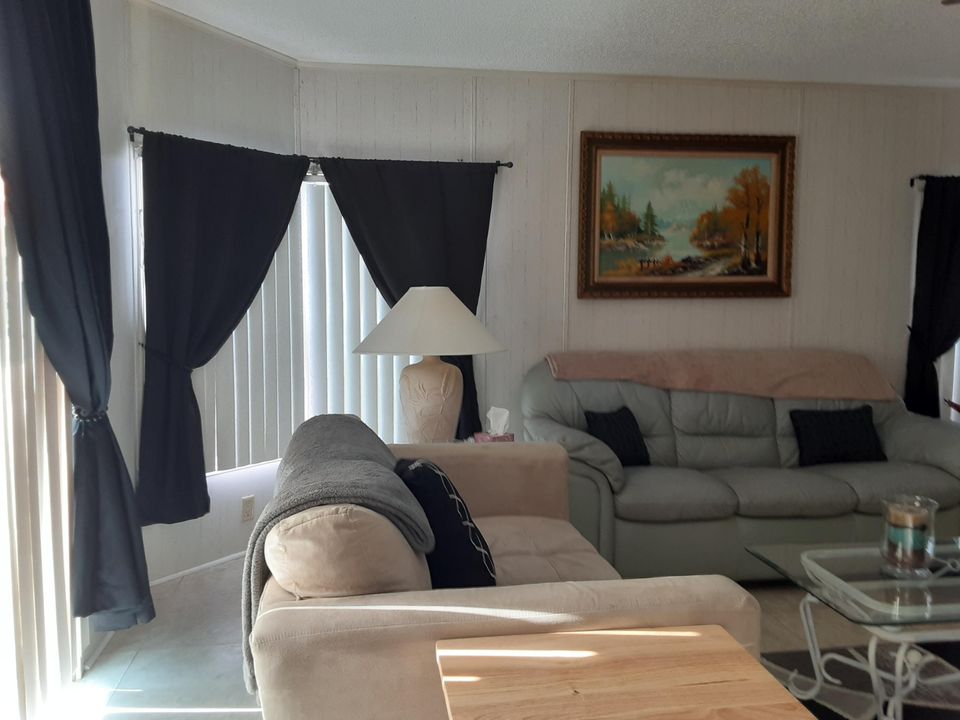 Active With Contract: $69,900 (2 beds, 2 baths, 1392 Square Feet)