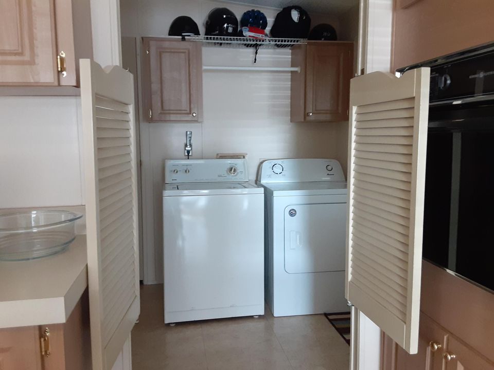 Active With Contract: $69,900 (2 beds, 2 baths, 1392 Square Feet)