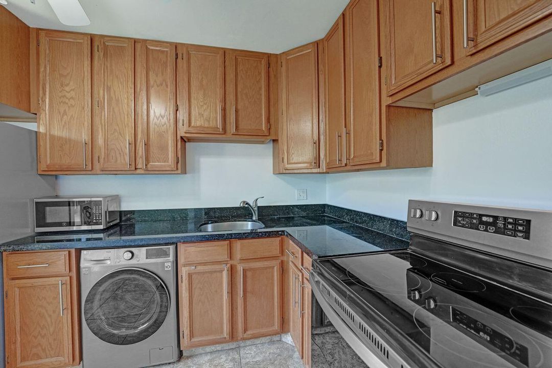 For Sale: $209,000 (1 beds, 1 baths, 950 Square Feet)