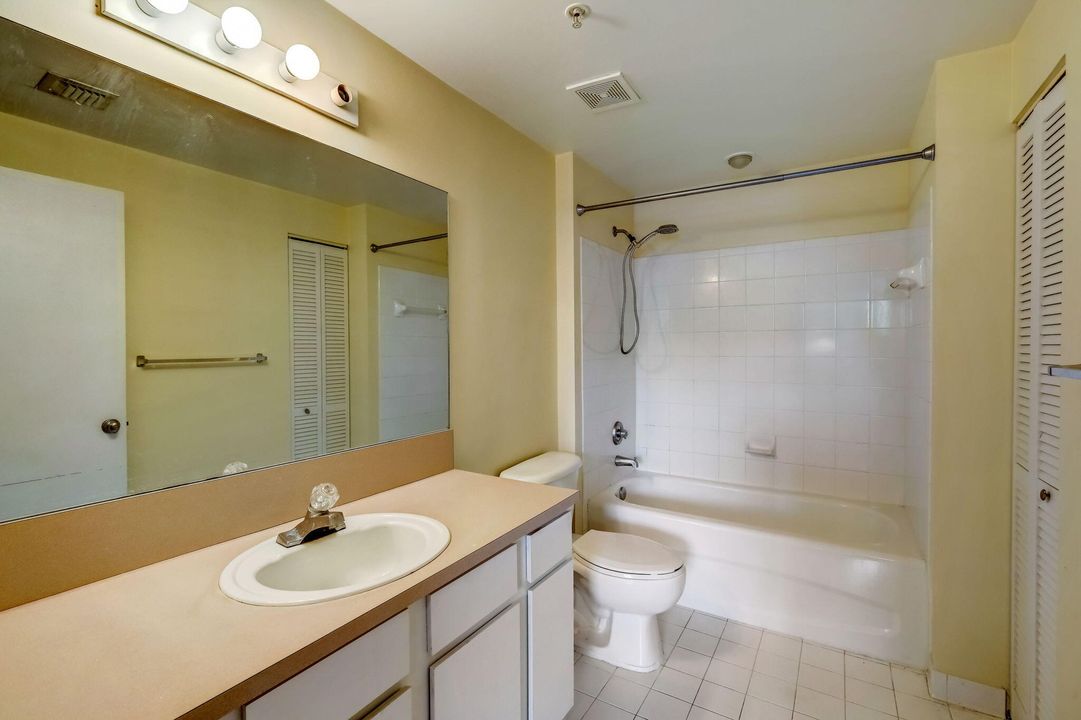 For Sale: $299,950 (2 beds, 2 baths, 1152 Square Feet)