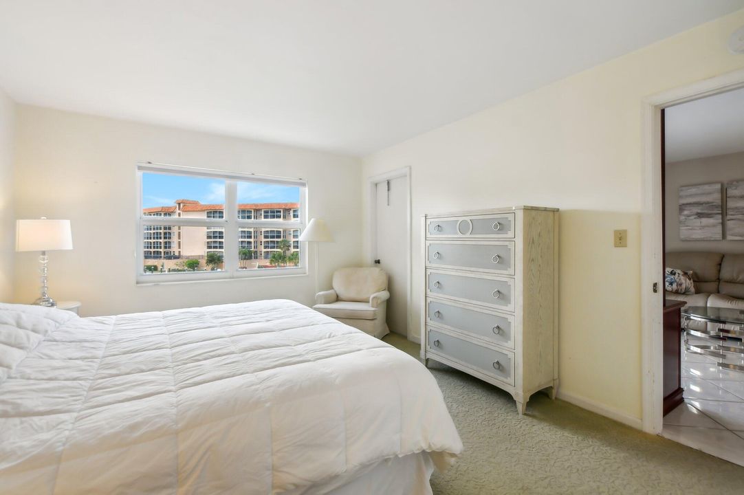 For Sale: $558,500 (2 beds, 2 baths, 958 Square Feet)