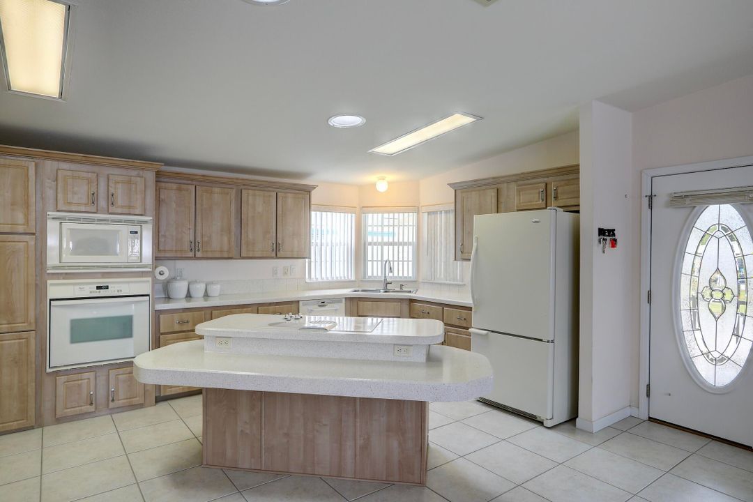 For Sale: $239,900 (3 beds, 2 baths, 1589 Square Feet)