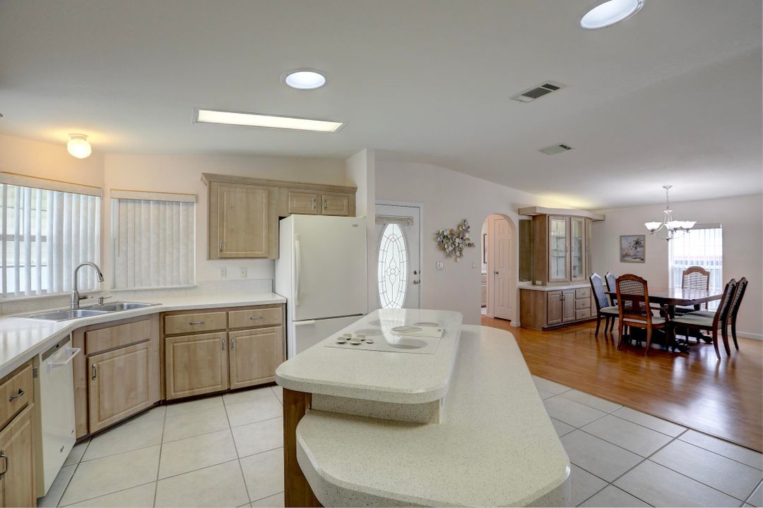 For Sale: $239,900 (3 beds, 2 baths, 1589 Square Feet)