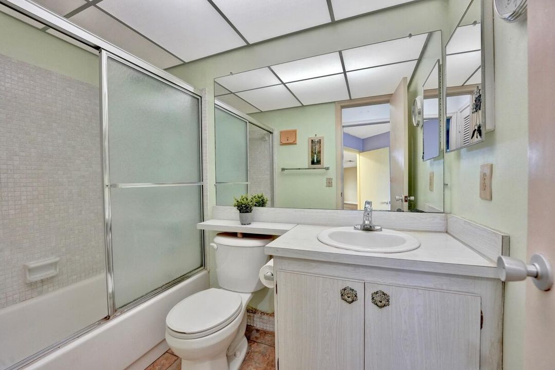 合同活跃: $157,000 (2 贝兹, 2 浴室, 936 平方英尺)