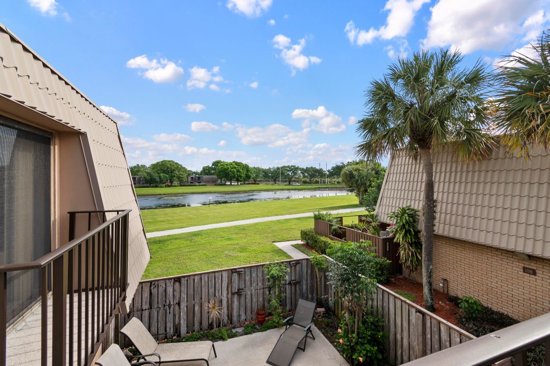For Sale: $329,000 (2 beds, 2 baths, 1236 Square Feet)