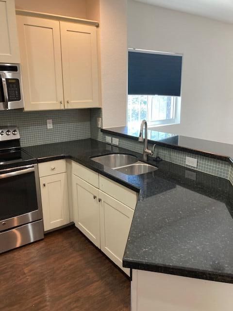 Active With Contract: $2,850 (3 beds, 2 baths, 1458 Square Feet)