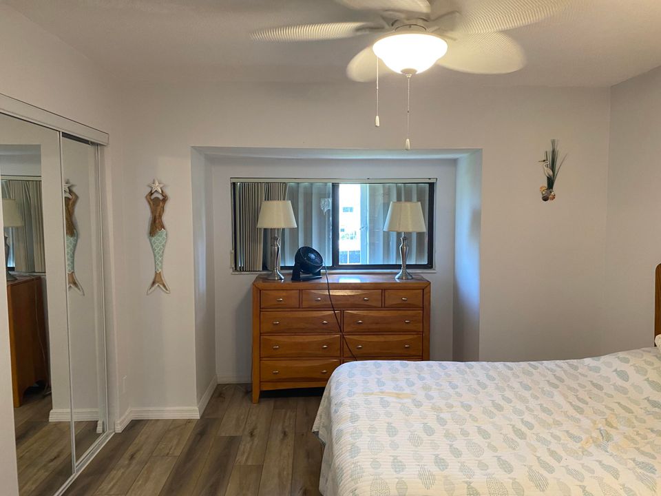 For Sale: $325,000 (2 beds, 2 baths, 1270 Square Feet)