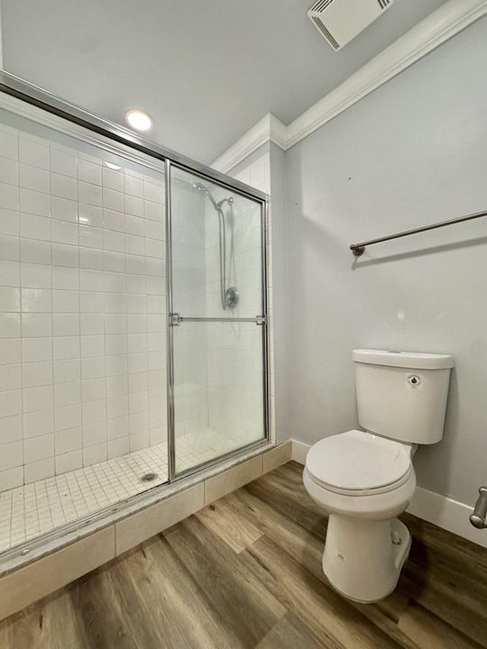 合同活跃: $3,000 (2 贝兹, 2 浴室, 1117 平方英尺)