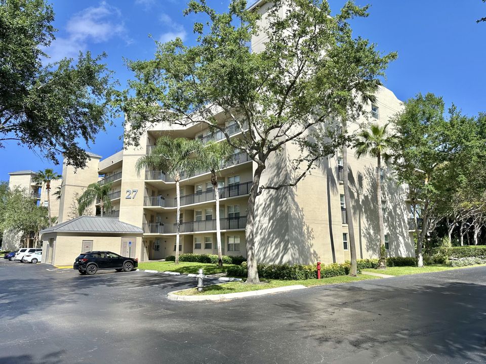 Active With Contract: $3,000 (2 beds, 2 baths, 1117 Square Feet)