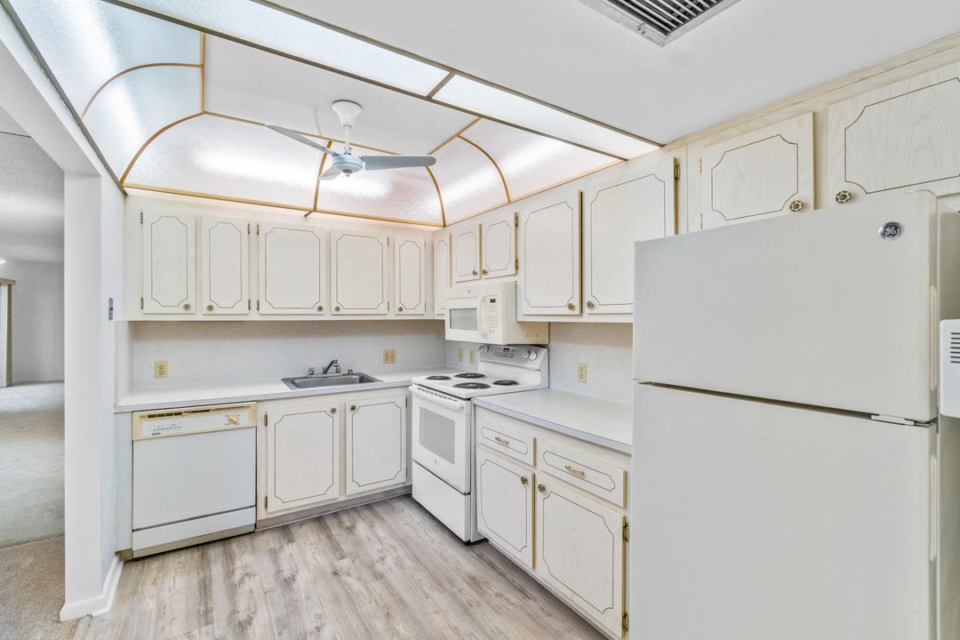 Active With Contract: $99,900 (1 beds, 1 baths, 810 Square Feet)