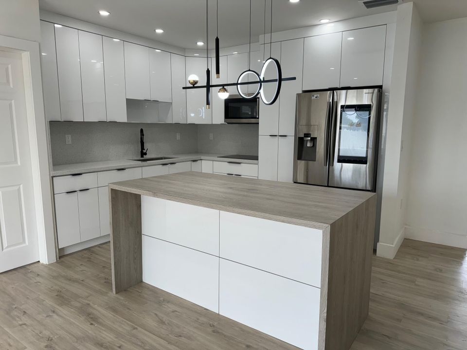 Active With Contract: $558,000 (3 beds, 2 baths, 1278 Square Feet)