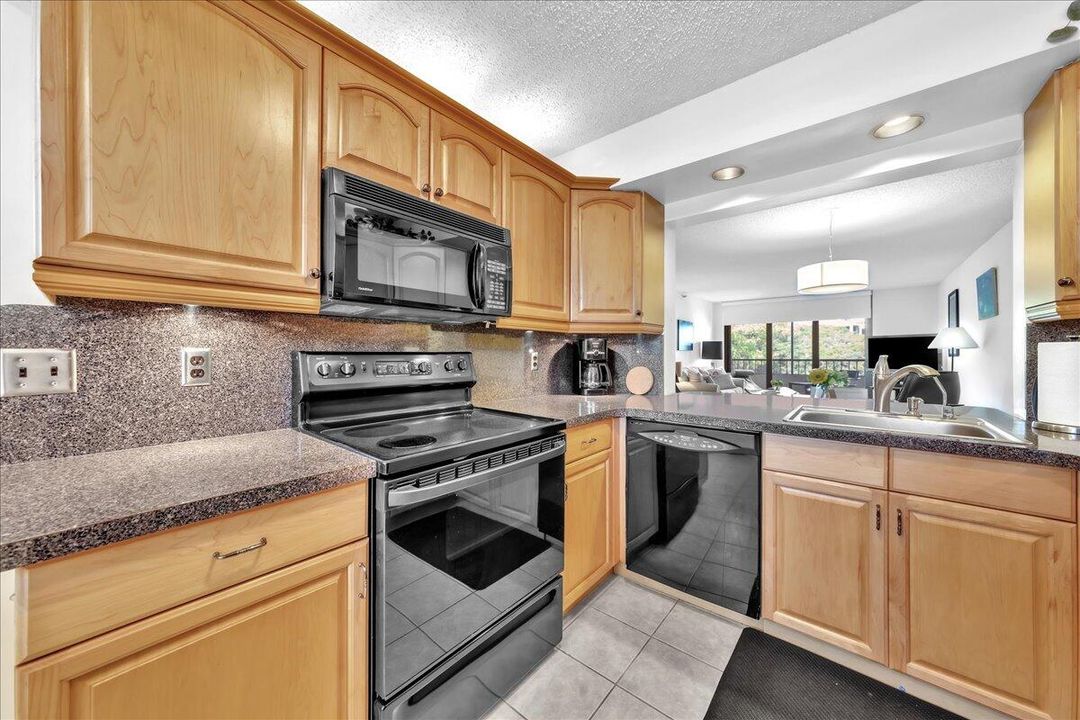 For Sale: $330,000 (2 beds, 2 baths, 1155 Square Feet)